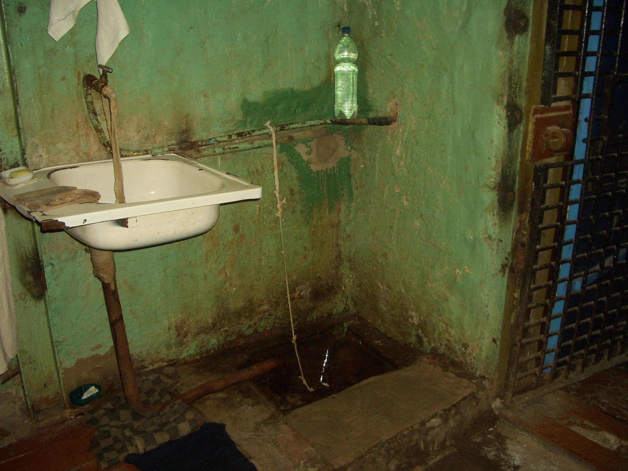 Здание шизо-пкт. Камера шизо пкт. Камера шизо пкт. Шизо пкт карцер. Условия содержания в шизо.