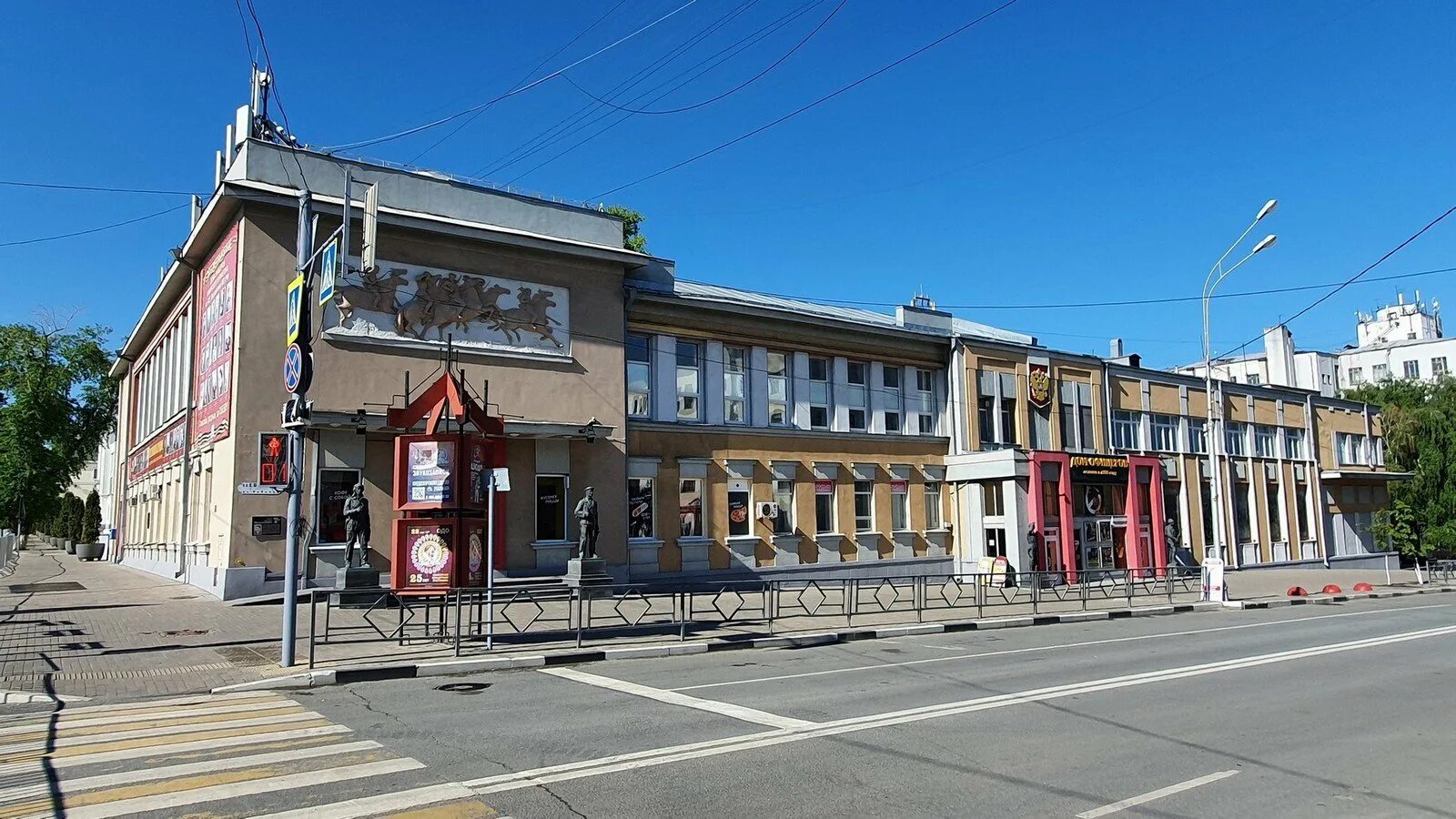 Дом офицеров 12 апреля. Дом офицеров самара. окружной дом офицеров самара. дом офицеров волгоград внутри. дом офицеров пенза.