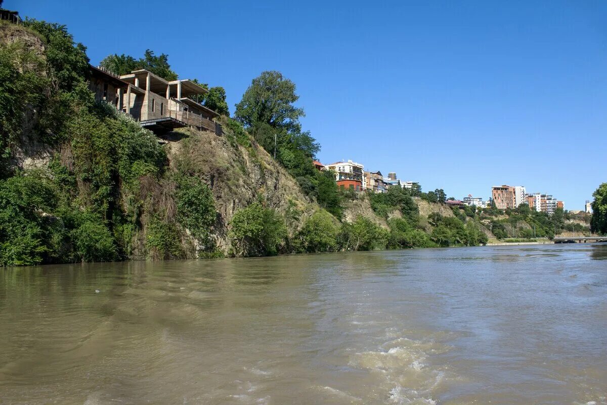 Кура грузия. Мтквари река в Грузии. Река кура Тбилиси. Река кура Азербайджан. Кура река в Закавказье.