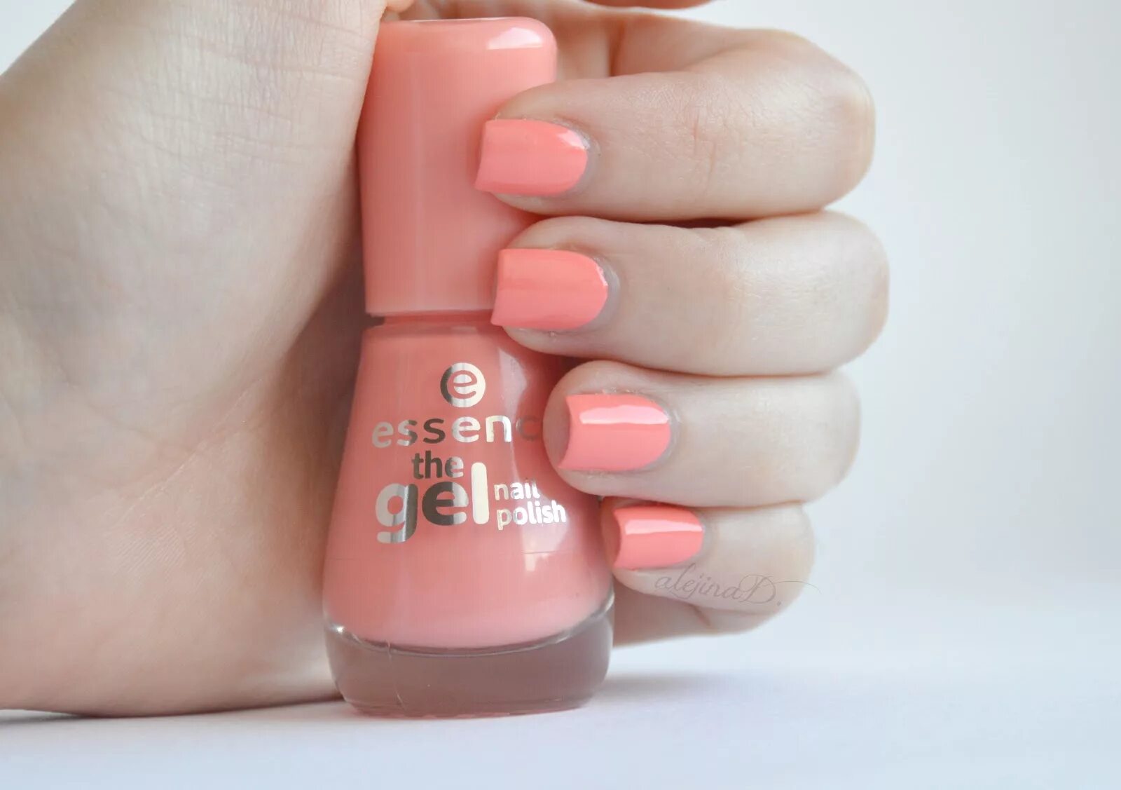 Essence 02. Лак Эссенс. Essence Chili together лак. Essence Gel Polish. Ессенсе лаки для ногтей.