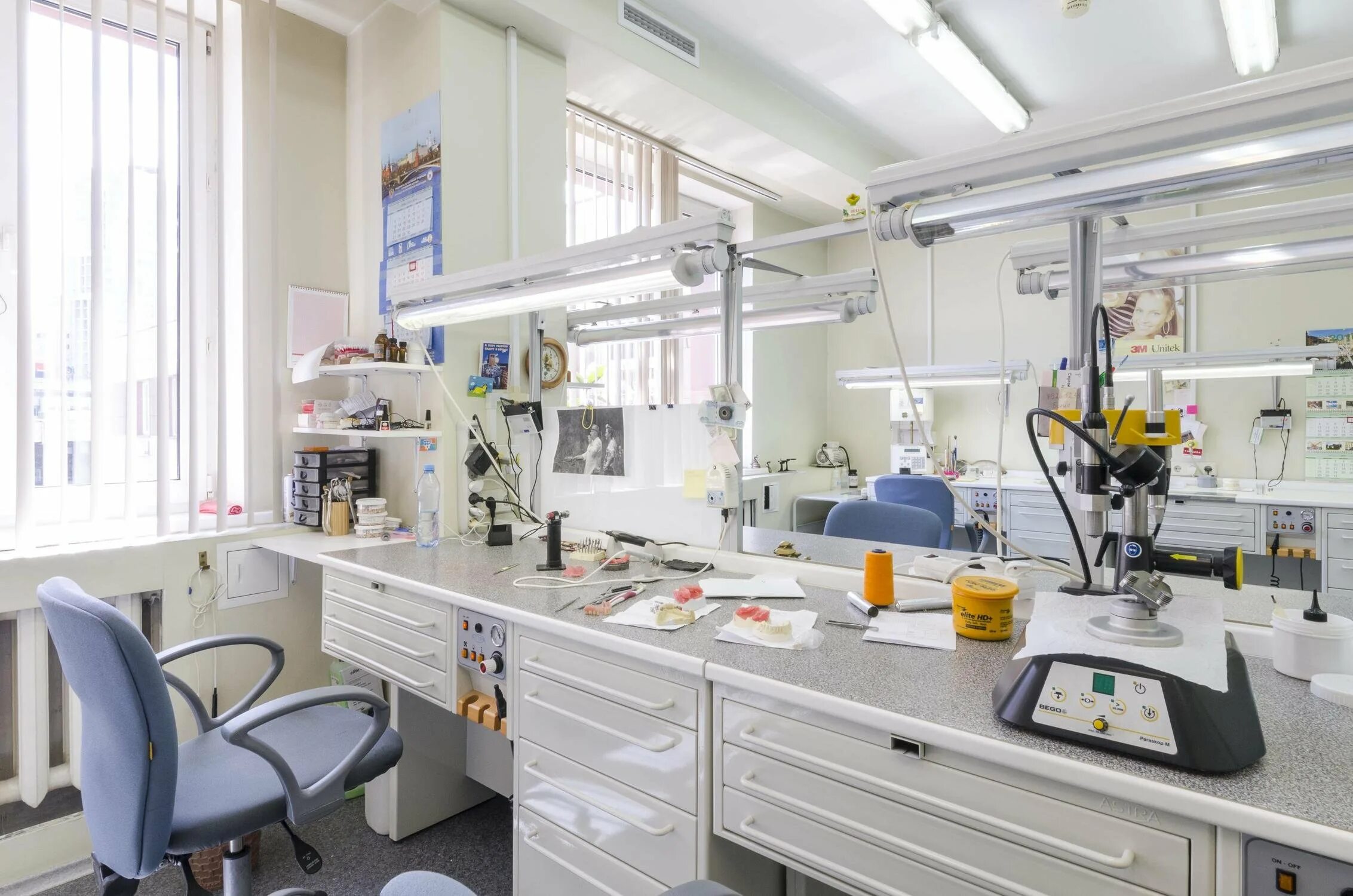 Дея лаборатория. Инженерная лаборатория. интерьер биохимической лаборатории. угловой интерьер лаборатория. интерьер лаборатории россии.