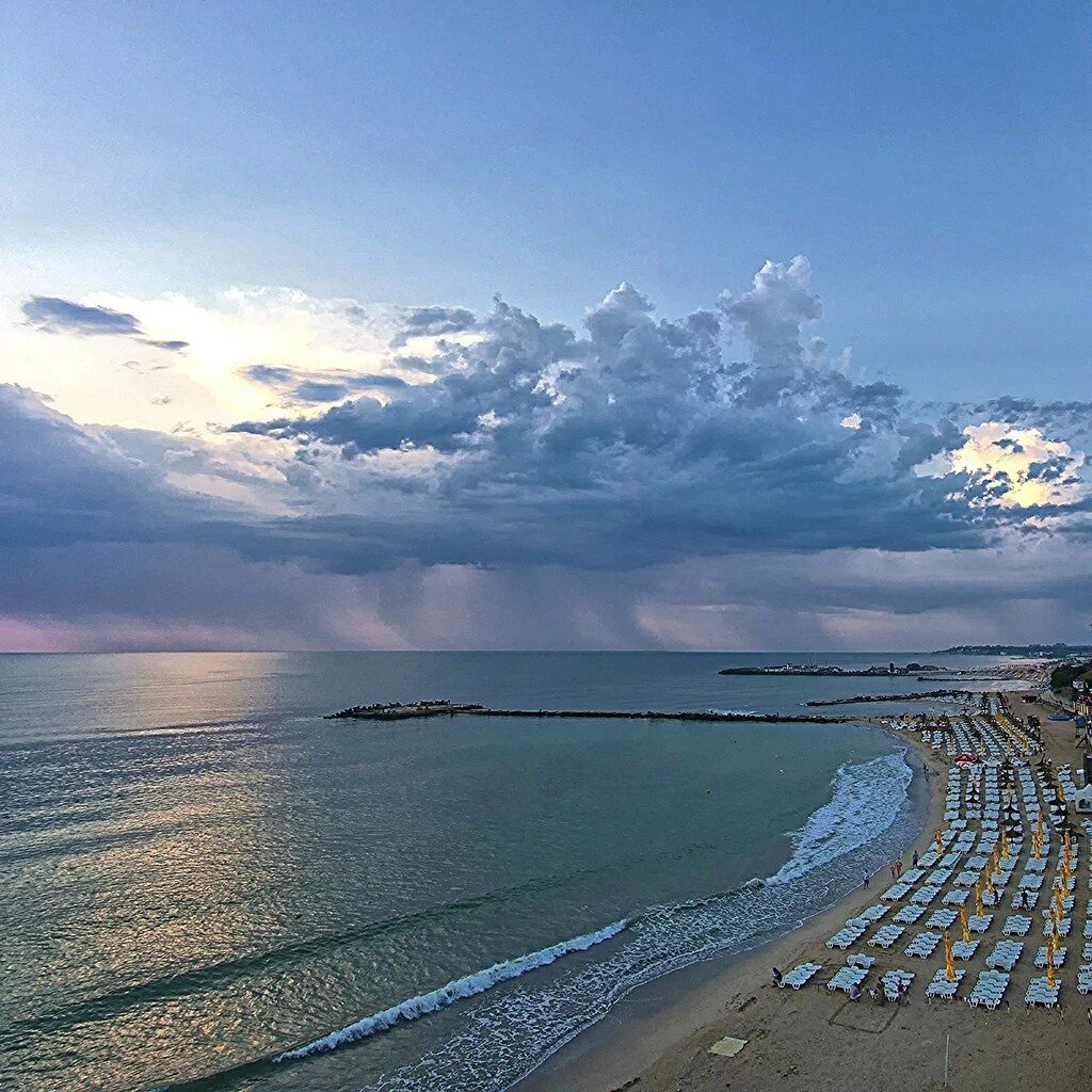 Почему закрыли море. Грузия черное море. Болгария черное море. Черно море. Чернрное море.