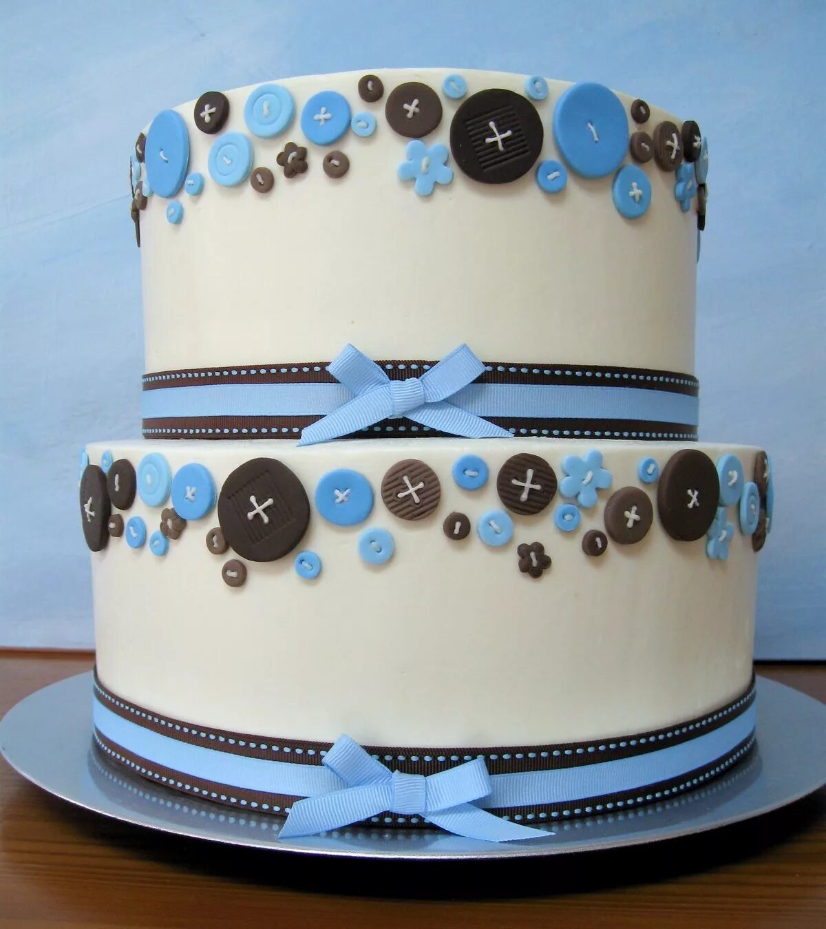 Оформление торта на день рождение мальчика. Декор торта с пуговицами. Торт для мальчика. Стильный торт для мальчика. Красивые торты для мальчиков.