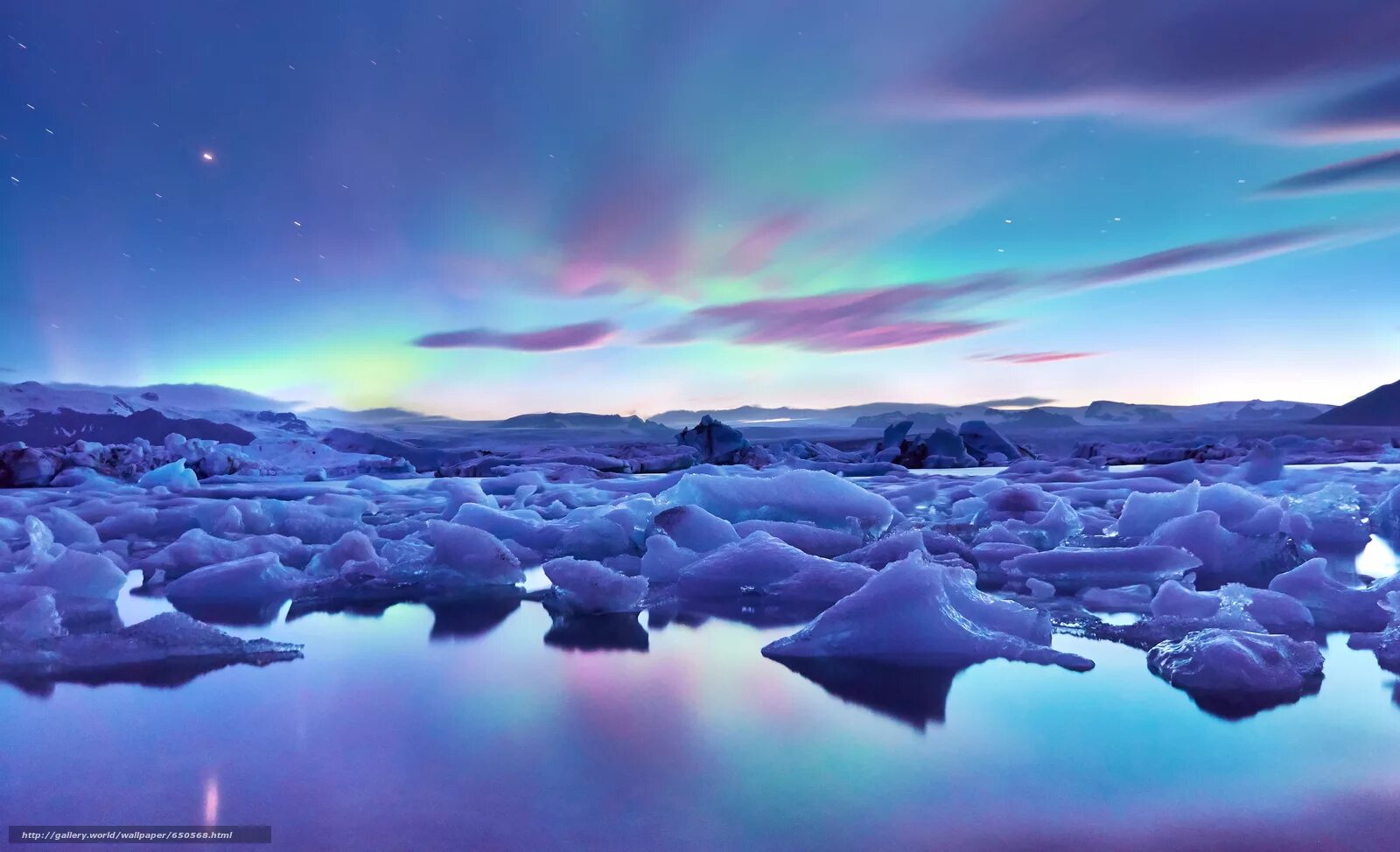 Какую страну называют страной льда и огня. Исландия Северное сияние. Северное сияние во льдах. Рейкьявик Северное сияние. Исландия небо.