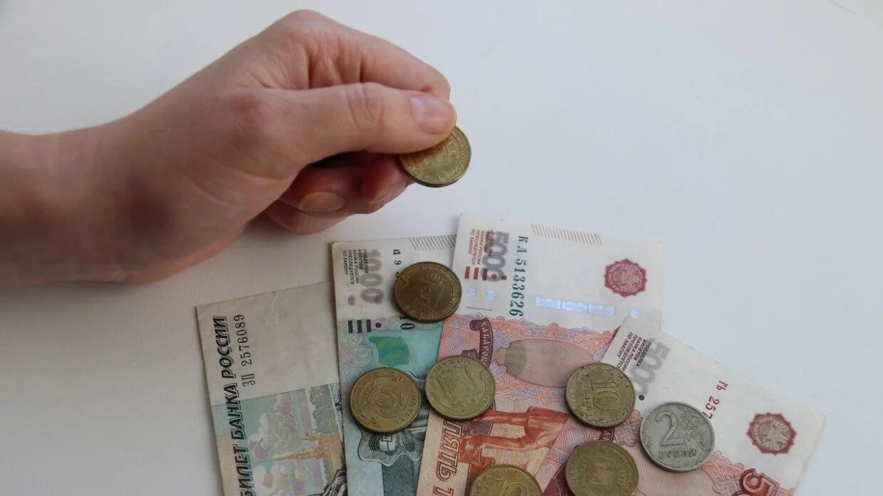 Россияне копят деньги. 6 Тысяч рублей пенсионерам с 1 ноября.