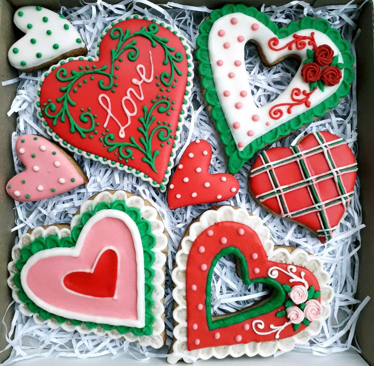 Имбирные пряники на 14 февраля. Имбирные сердечки. Пряники влюбленные. Пряники ко дню влюбленных. Пряники ко дню влюбленных.