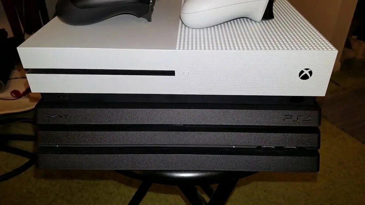 Xbox one s и ps4. Xbox one s vs PLAYSTATION 4 Pro. Xbox one s vs ps4 Slim. Xbox one vs Xbox one s. One vs one s