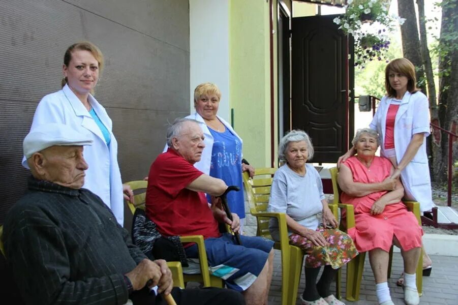 Пансионат для пожилых лежачих больных золотая осень. Пансионат для престарелых в Краснодаре. Пансионат для пожилых людей в Москве. Пансионат Ангелово для пожилых. Пансионаты в Ставрополе для пожилых людей.