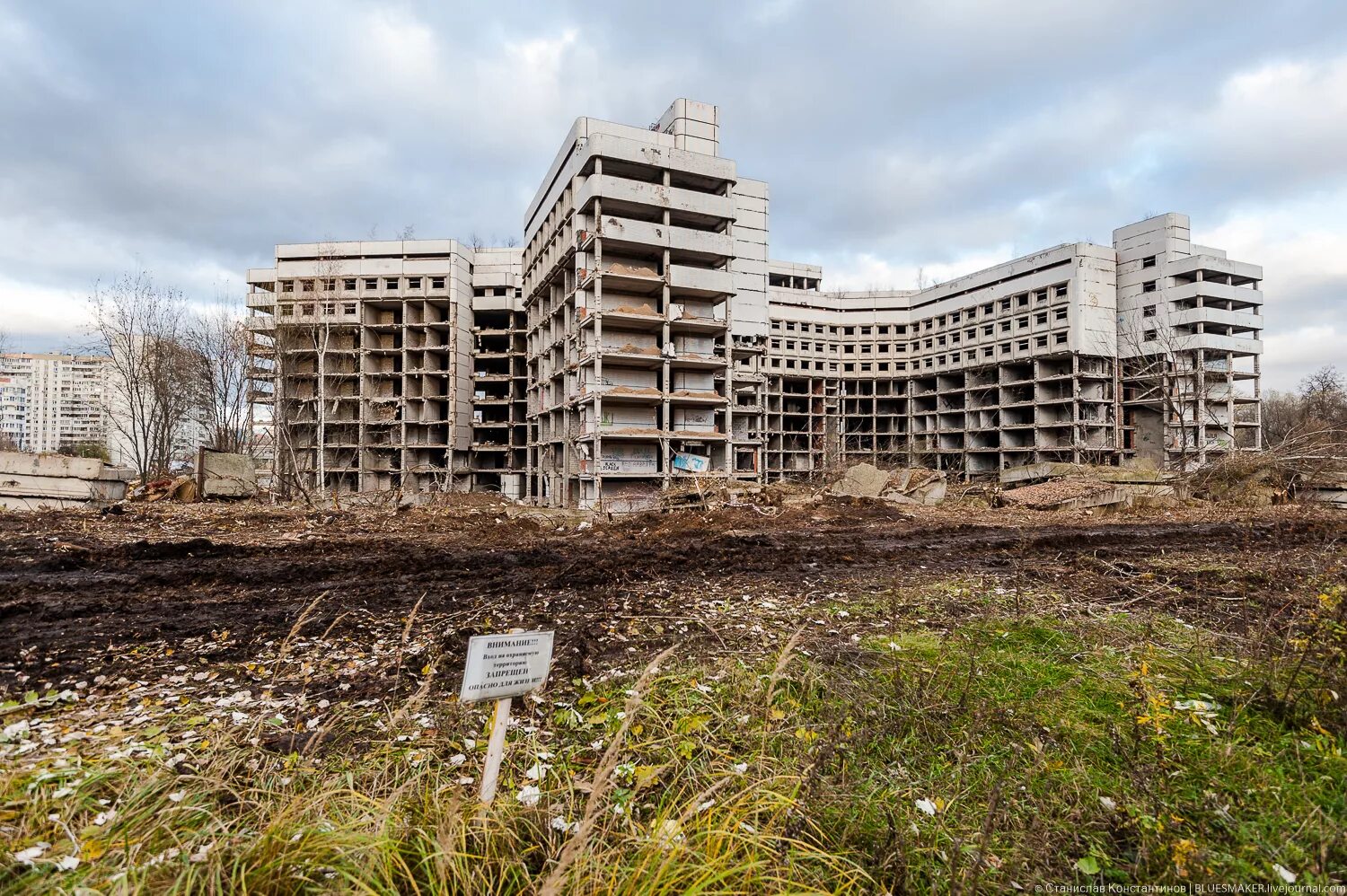 Московский ужасно. Заброшенная больница в Ховрино. Заброшенный дом Ховринская больница. Заброшенная больница в Москве Ховринская. Ховринская больница стройка.