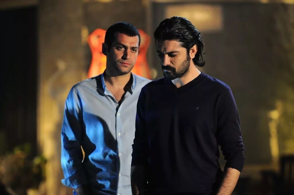 Чичек и арман турецкий сериал. Любовь и наказания сериал 2010–2011. Нургюль ешилчай ясмин. Ve ceza. Саваж балдар сериал.