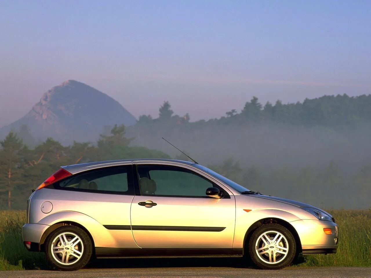 Ford Focus 1998 хэтчбек. Ford Focus 1 хэтчбек. Ford Focus 1998-2001. Форд фокус 2001 хэтчбек