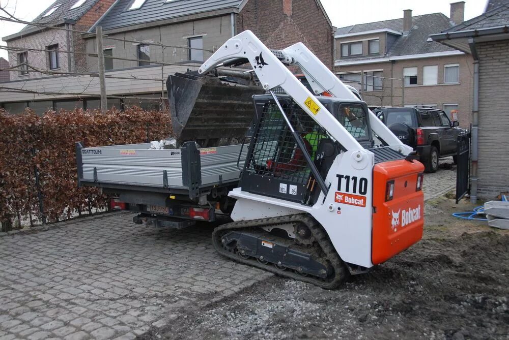 Бобкэт видео. Гусеничный мини погрузчик bobcat. мини-погрузчик bobcat 110. бобкэт 590 гусеничный. bobcat 5610 гусеничный.