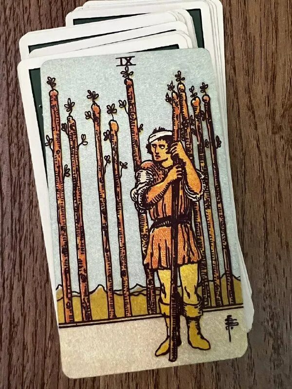 девятка жезлов на мужчину