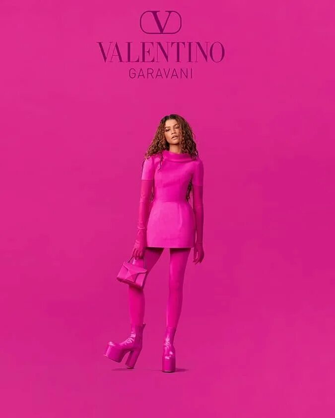 Цвет валентино. Валентино Пинк. Valentino розовый костюм. Valentino Valentina Pink.