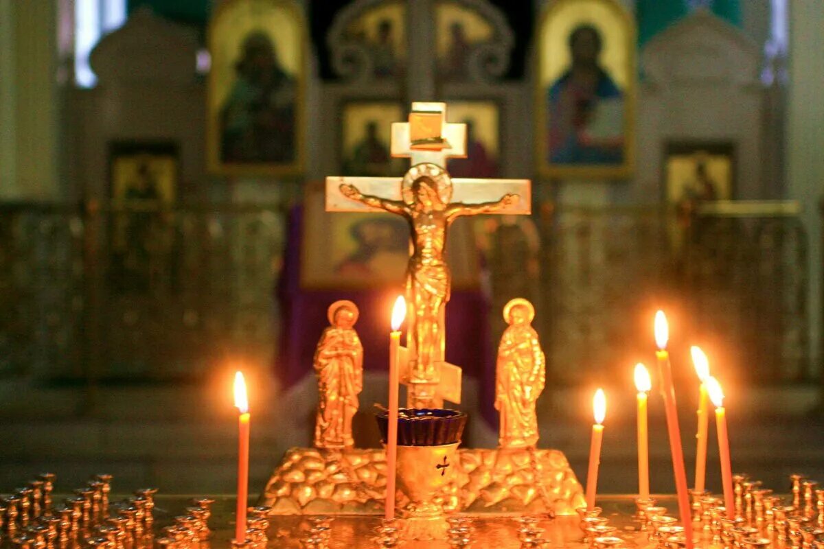 Царство небесное упокой. Свеча за упокой. Свеча памяти в церкви. Поминальные свечи в храме. Упокой господи души убиенных