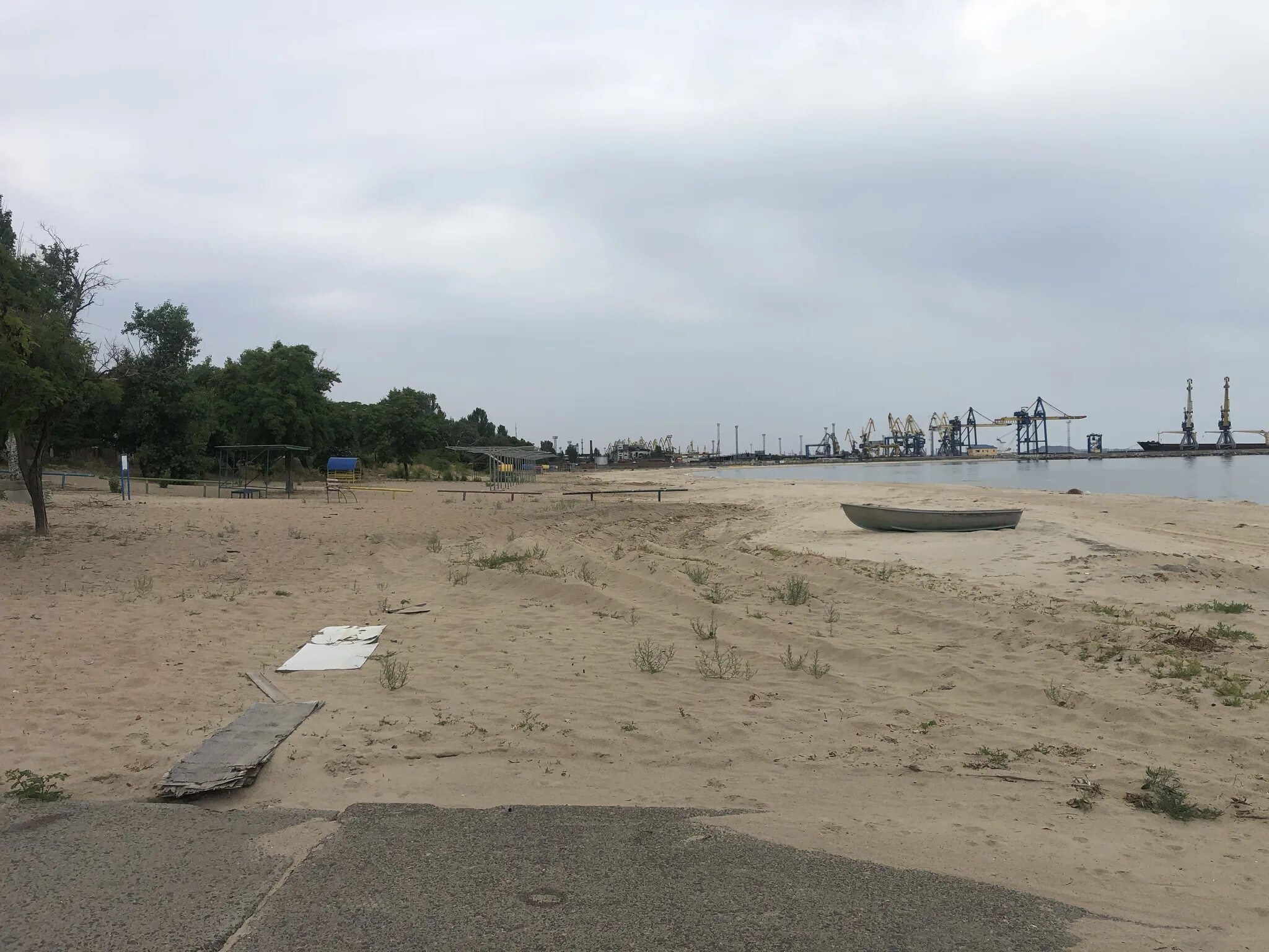 Мариупольский городской пляж. Мариуполь пляж. Мариуполь пляж 2022. Мариуполь пляж. Мариуполь берег азовского моря.