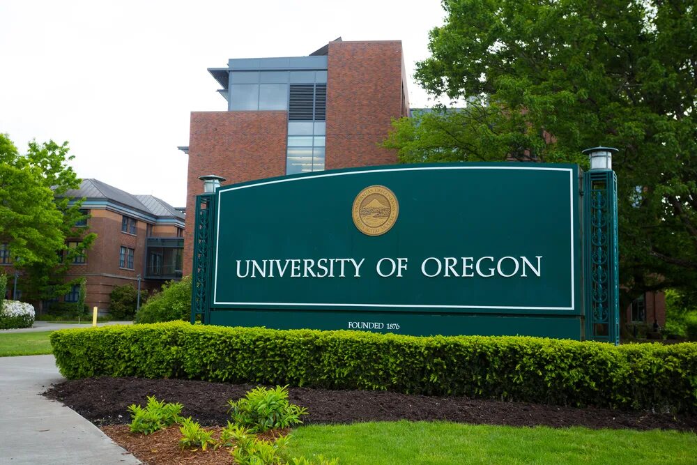 Орегонский университет символ. Университет штата Орегон. Табличка университета США. Хиллсборо штат Орегон.
