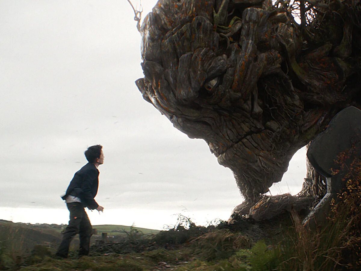 "голос монстра" 2017 года. Голос монстра (фэнтези, драма) 2016. Голос монстра (фэнтези, драма) 2016. Фелисити джонс голос монстра. Голос монстра коннор.