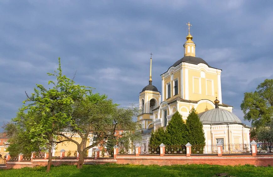 Рп5 село брянск. Брянск. Собор Воскресения Христова.. Храм Воскресения Господня Брянск. Брянский Воскресенский собор. Каменная Церковь Брянск.