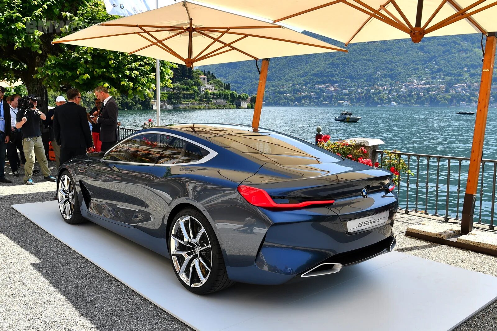 Bmw i8 coupe 2020. Бмв 8 литров. Bmw 8 coupe. Bmw i8 2014. Bmw 8 series carbon core.