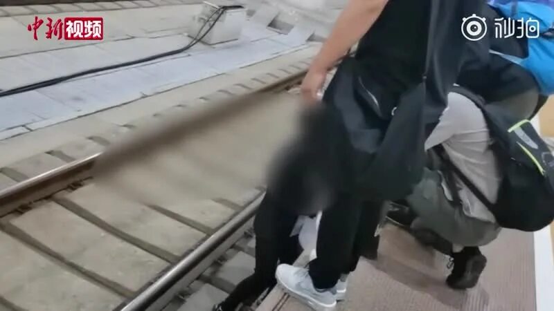 Почему прыгнув в поезде