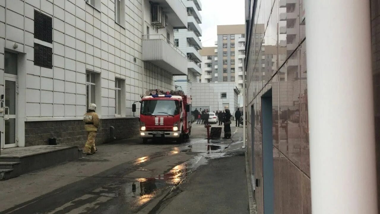 Пожар в здании. Пожар в Екатеринбурге. Пожар в гостинице «Россия» фото. Взрыв административного здания. Что случилось в екб