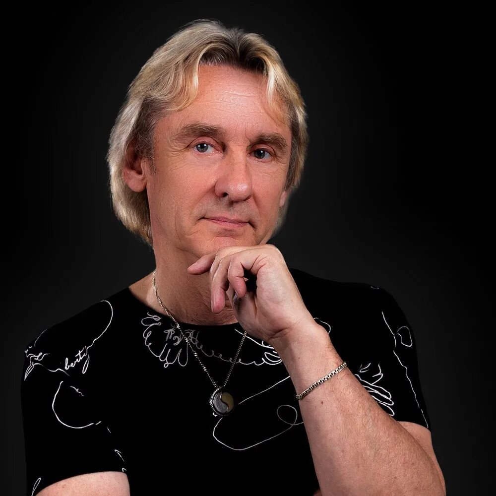 Левшин группа рецитал. Певец музыкант композитор. Певец юрий антонов. Певец малежик вячеслав. Тимур ведерников музыкант.