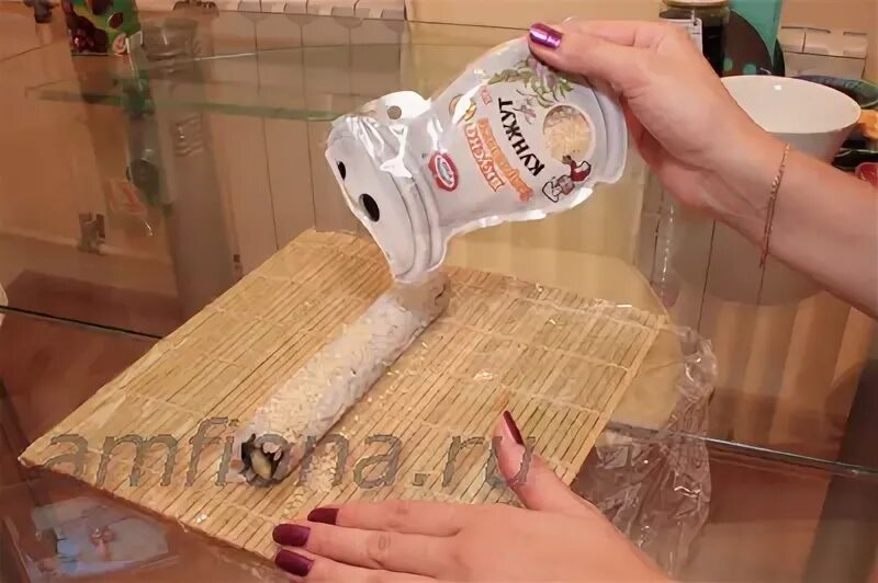 Сало грудинка корейка. Девушка в мокрой футболк. Нарезка мокрых. Мокрое тело девушки. Изабель мэй мокрая.