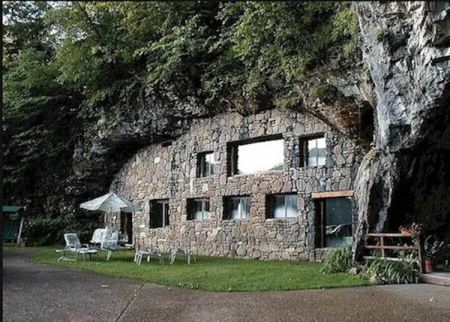 Cave home. Beckham Creek Cave Lodge, США, Арканзас. Пещера Кейв крик. Дома в скале. Жилая пещера.