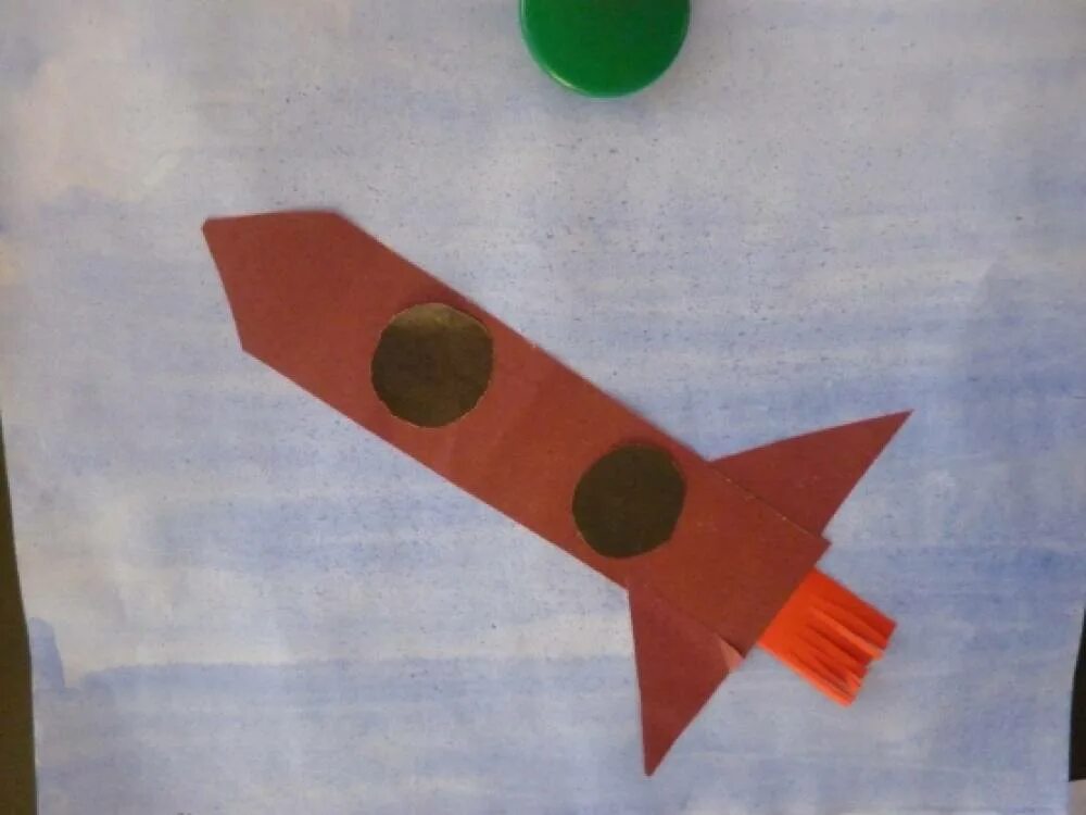Ракеты и кометы аппликация в средней группе Лыкова. Ракета для детей средней группы. Ракета 2 младшая группа. Ракета подготовительная группа. Строительная группа ракета