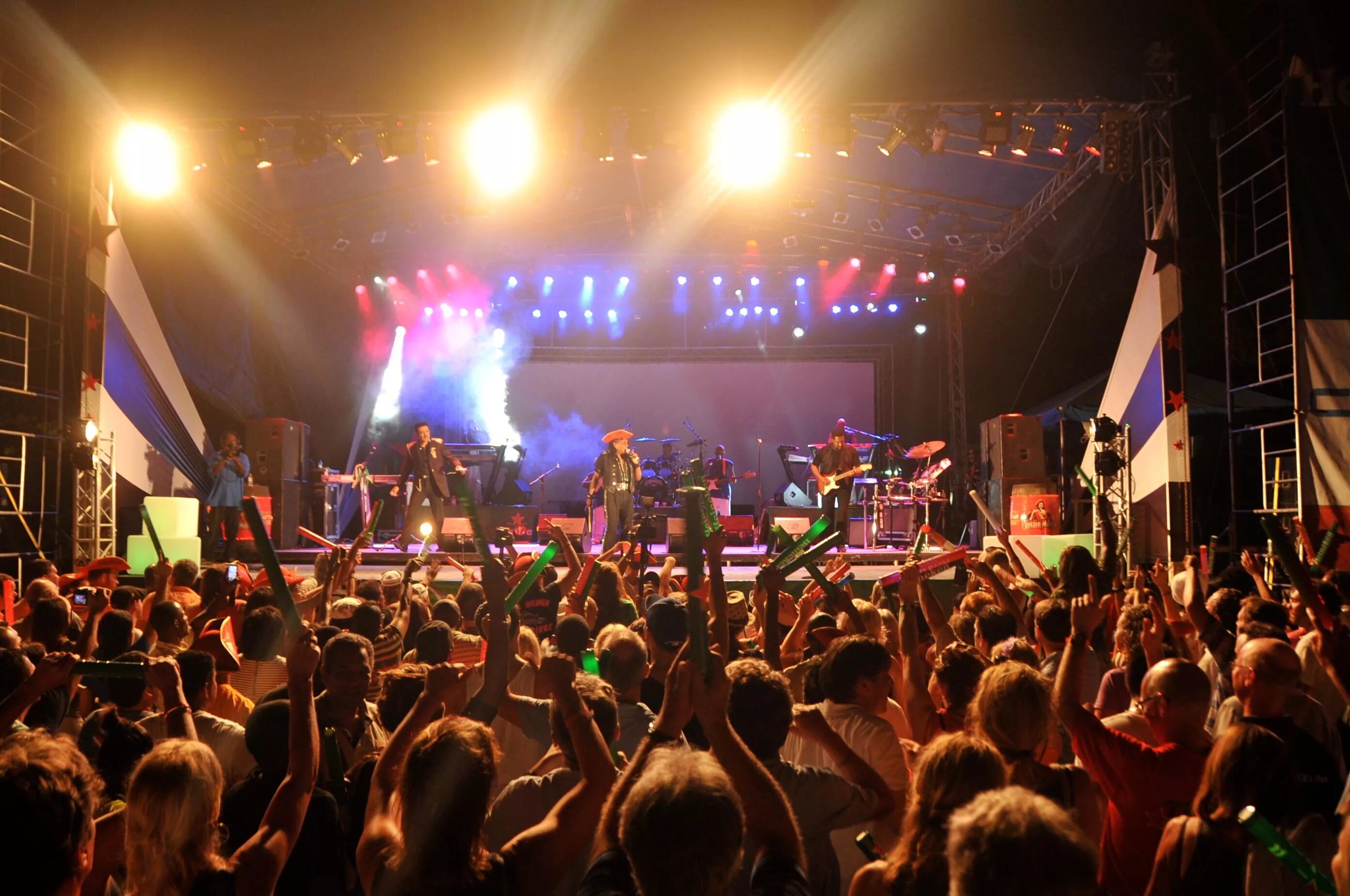 Beach Concert. Летние концерты пляж. Rock Concert on the Beach.