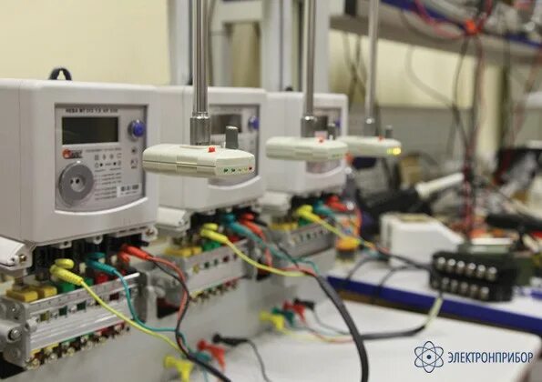 Прибор для поверки электросчетчиков. Поверка счетчиков энергии. Прибор для проверки счетчиков электроэнергии без снятия. Поверка счетчиков энергии. Поверка счетчиков энергии.