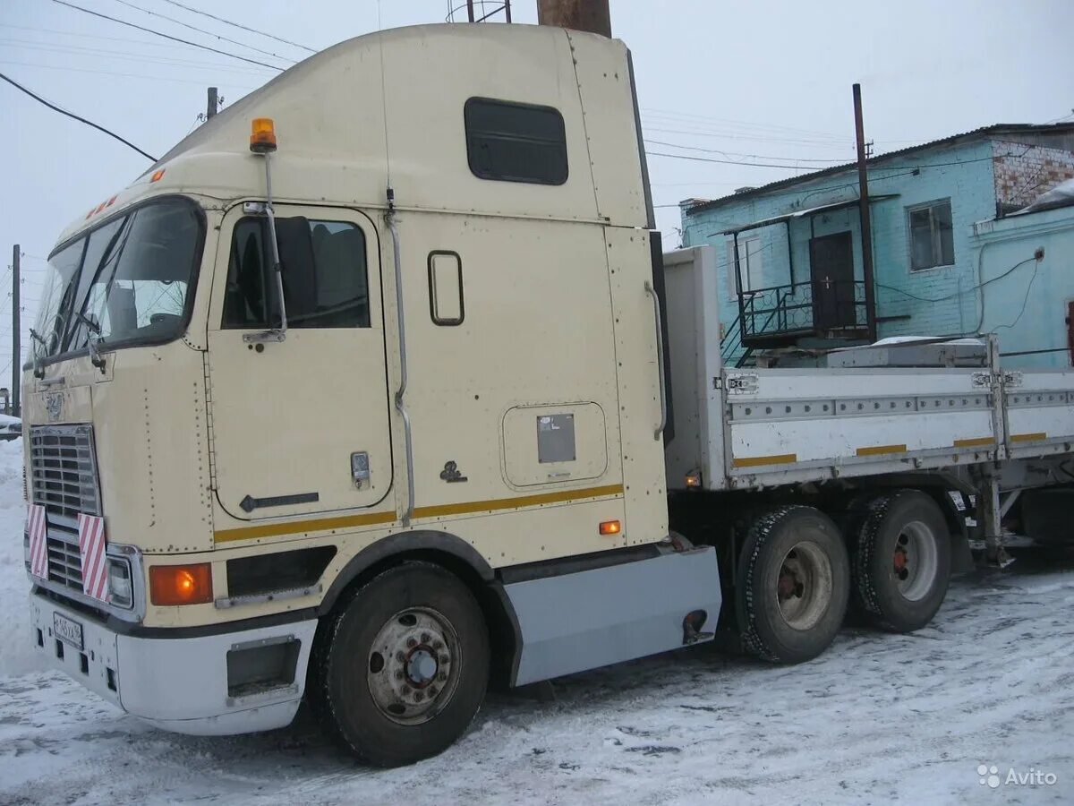 International 9800 с полуприцепом. Седельный тягач International 9800. Интернационал 9800 бортовой полуприцеп. Интернационал 9000 тягач.