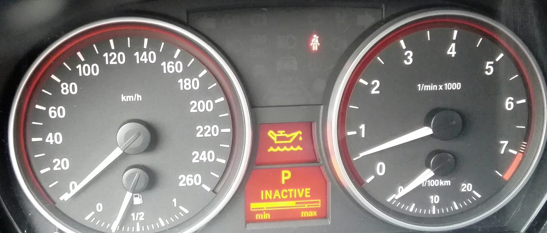 Уровень масла бмв 3 е90. Значок масла бмв е90. Индикатор красная масленка bmw e90. Лампочка давления масла бмв е60. Уровень масла бмв х5 е70 2008.