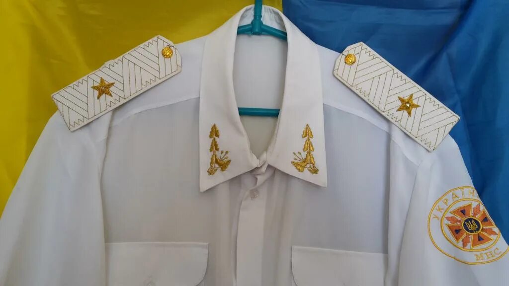 Погоны на рубашке фото. Форменная рубашка полиция женская. Милицейские погоны на рубашке. Генерал в рубашке. Милицейская рубашка.