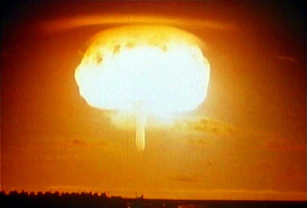 Воздушный ядерный взрыв. Огненный шар ядерного взрыва. Высотный взрыв ядерного оружия. Атомный взрыв в атмосфере.