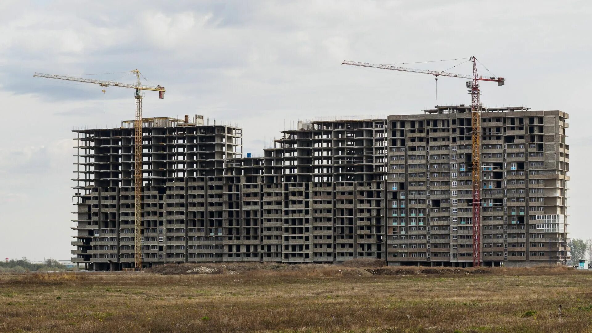 Темпы строительства жилья в Беларуси. Темпы строительства падают. Заборы застройщика девелоперов в Москве. ЖСК остров.