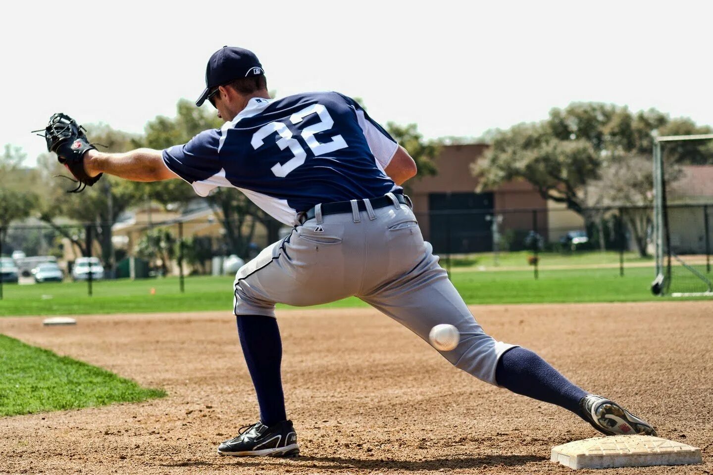 Американский футбол бейсбол. Бейсбол в Америке. Спорт в США Baseball. Самый популярный спорт в США. Бейсбол корт.