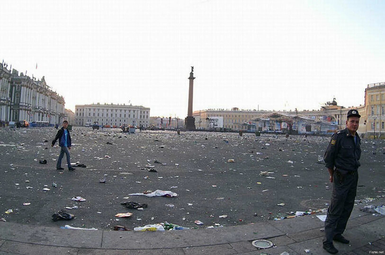 После алых парусов. Алые паруса в СПБ У Дворцовой площади. Алые паруса 2007 год Питер. Питер после алых парусов.