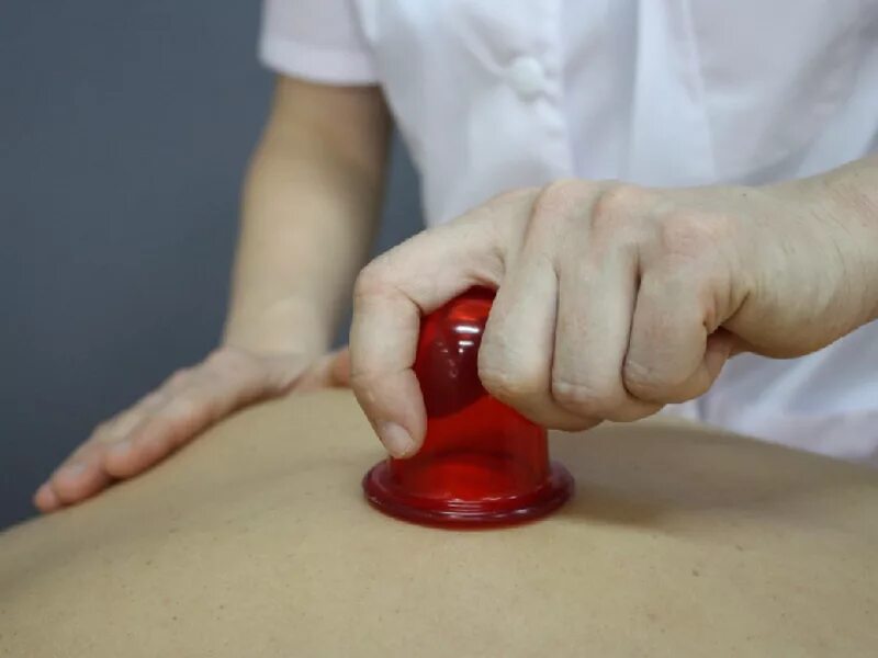 массаж пластиковыми банками