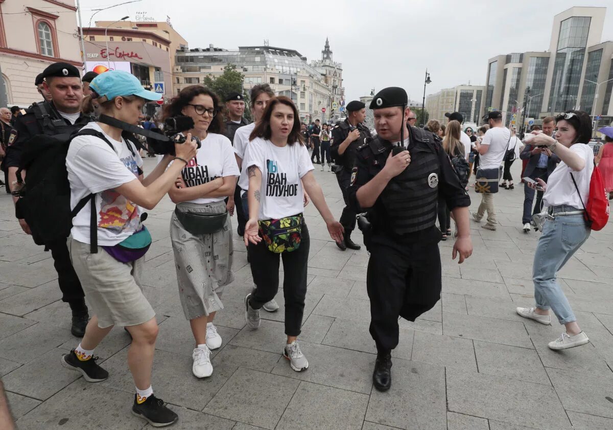 Какой стиль используется на митингах
