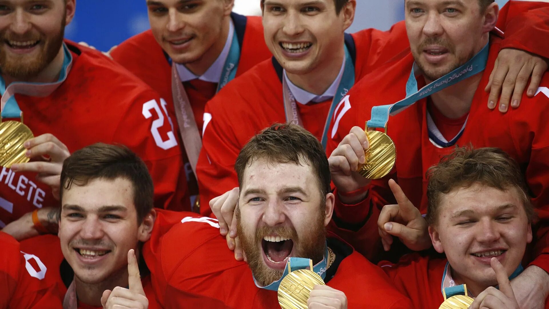 Российские чемпионы олимпийских игр. Букеты для олимпийских чемпионов 2015 баку. Российские чемпионы олимпийских игр. Белявский далалоян нагорный. Олимпийские чемпионы.