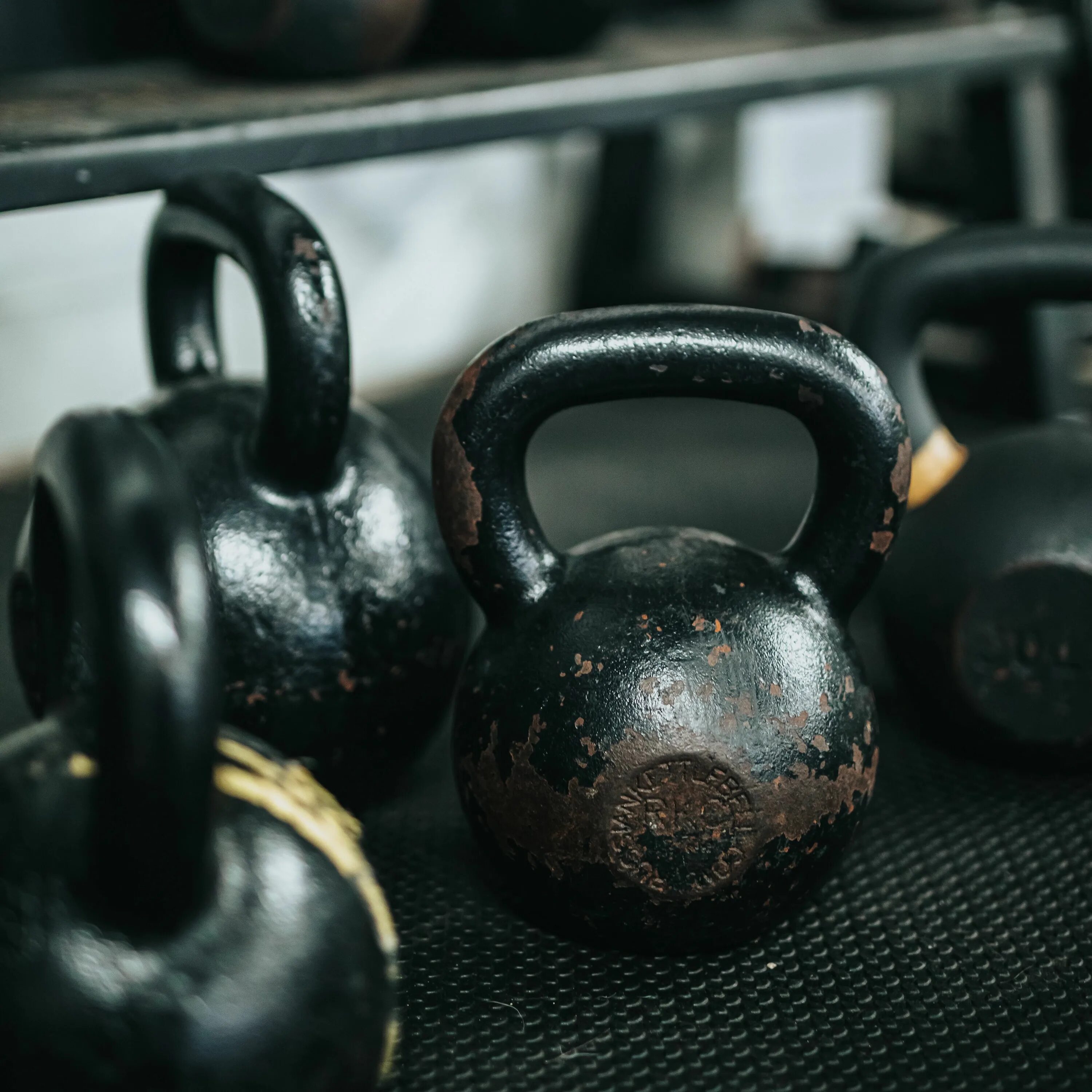 Гиря Kettlebell 16 кг. Гиря кроссфит 24 кг. Гиря кроссфит 16 кг. Гири 16 24 32 кг.