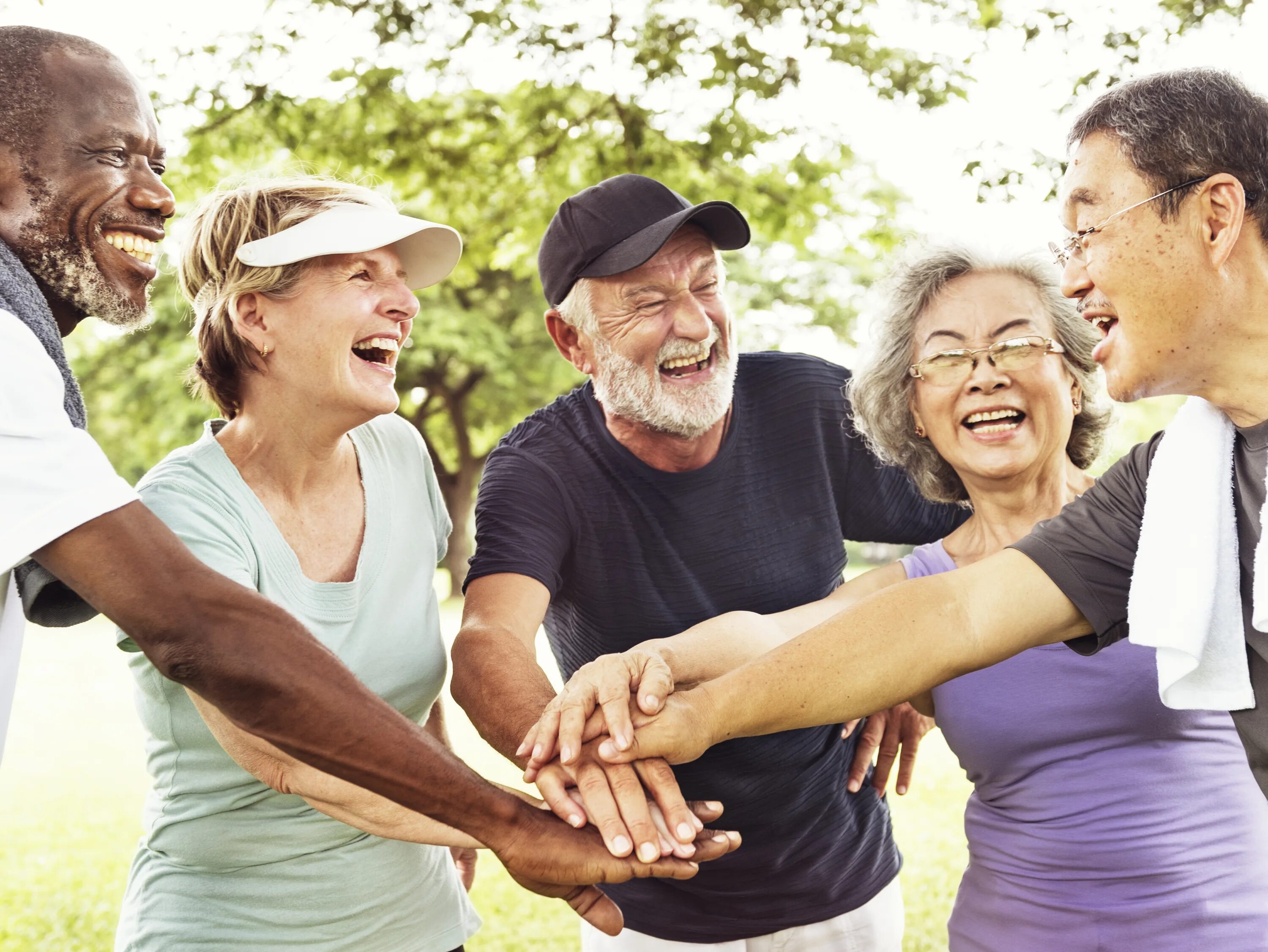 Living old age. Пожилые люди. Счастливые пожилые люди. Счастье пожилые. Активная старость.