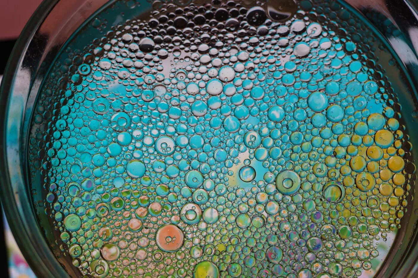 Пузырьки в масле. Пузырек с маслом. Масло в воде. Сфотографировать масло в воде. Пузыри из масла в воде.