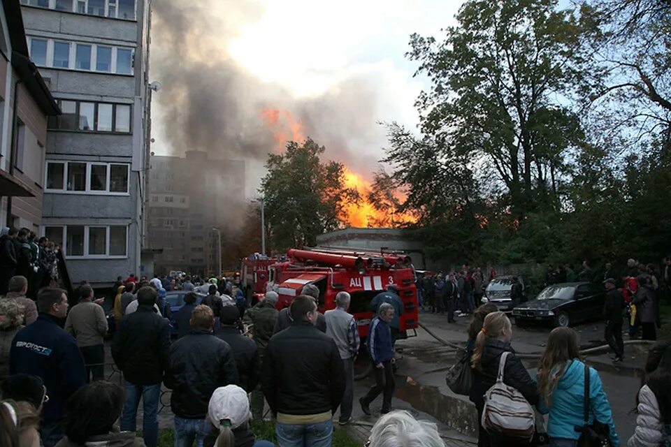 Пожар в Калининграде сейчас. Пожар в Калининграде вчера. Пожар в Калининграде сегодня. Сильный пожар в Калининграде.