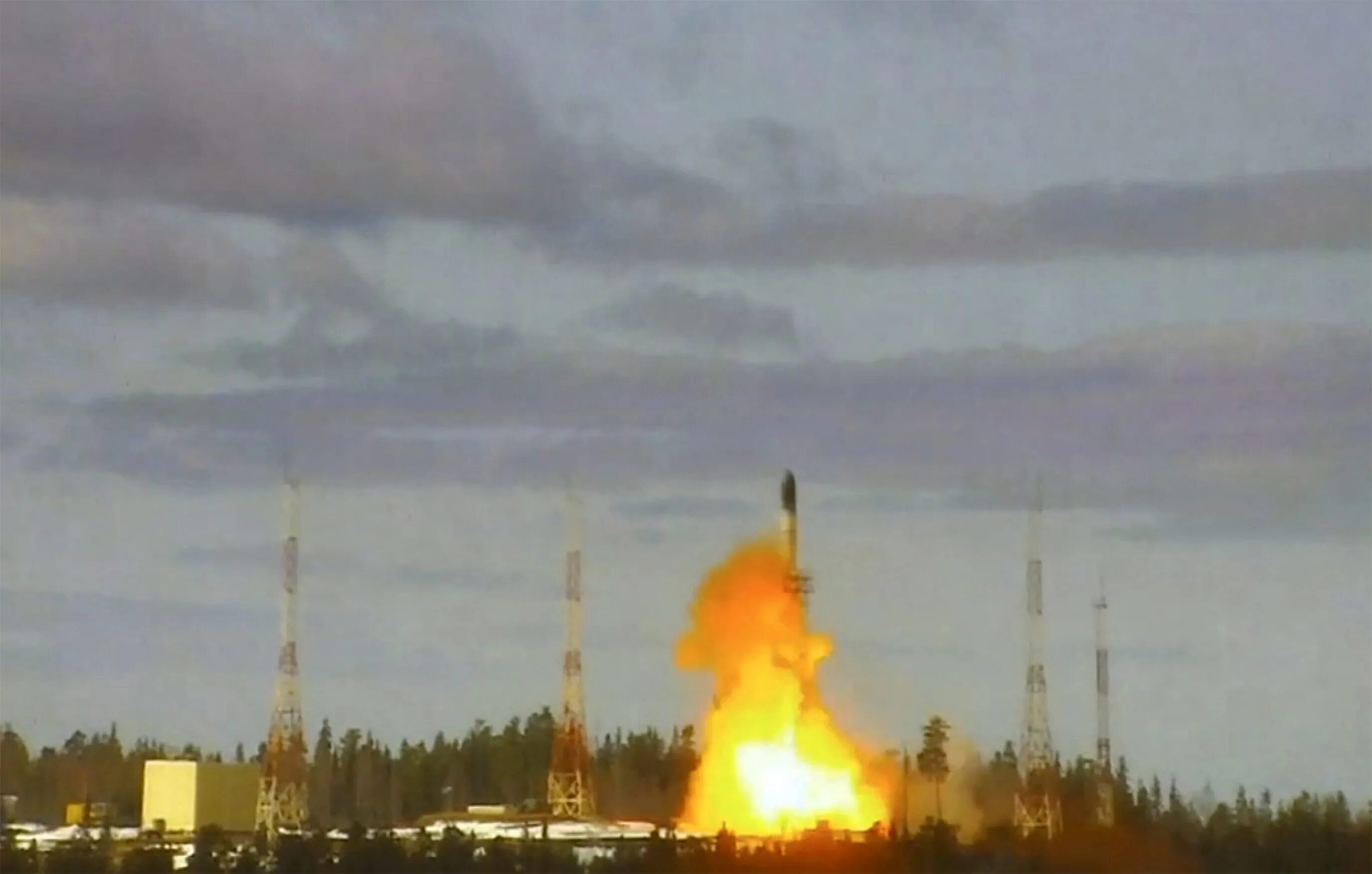 Ракетный комплекс Сармат в Плесецке. Межконтинентальная баллистическая ракета Сармат. РС-28 Сармат пуск. Плесецк запуск ракеты РС-28 Сармат.