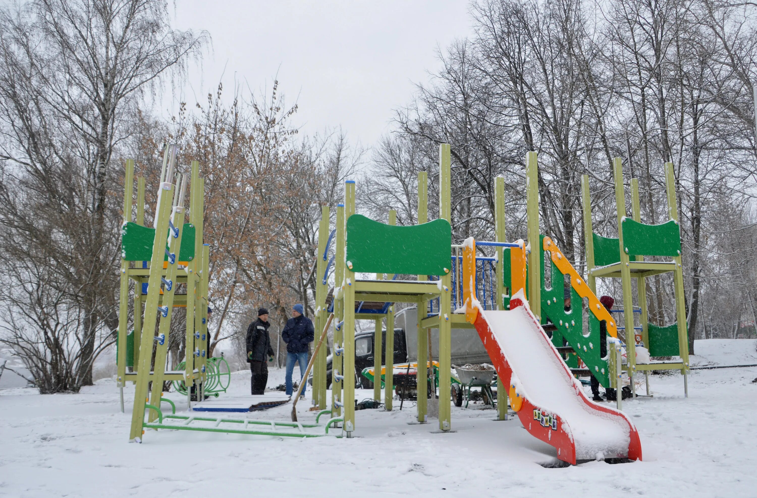 Тверь детская. Детские площадки Тверь. Детская площадка на набережной. Детские площадки в Александрове.