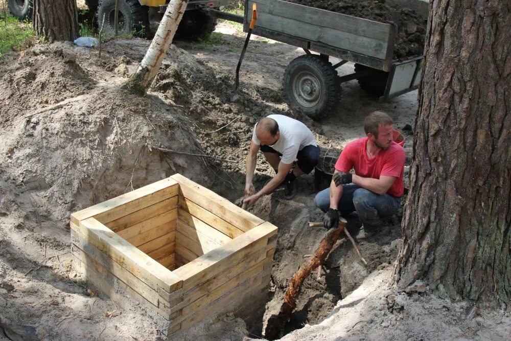 Родники рязани. Храм в Алеканово Рязанской области. Благоустройство Святого источника. Благоустройство святых источников. Сруб для родника.