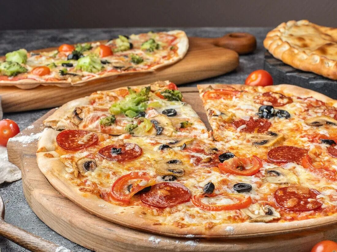 Что нужно для домашней пиццы. Ламаджо Бородино. "Пицца". Итальянская пицца. Пицца домашняя.
